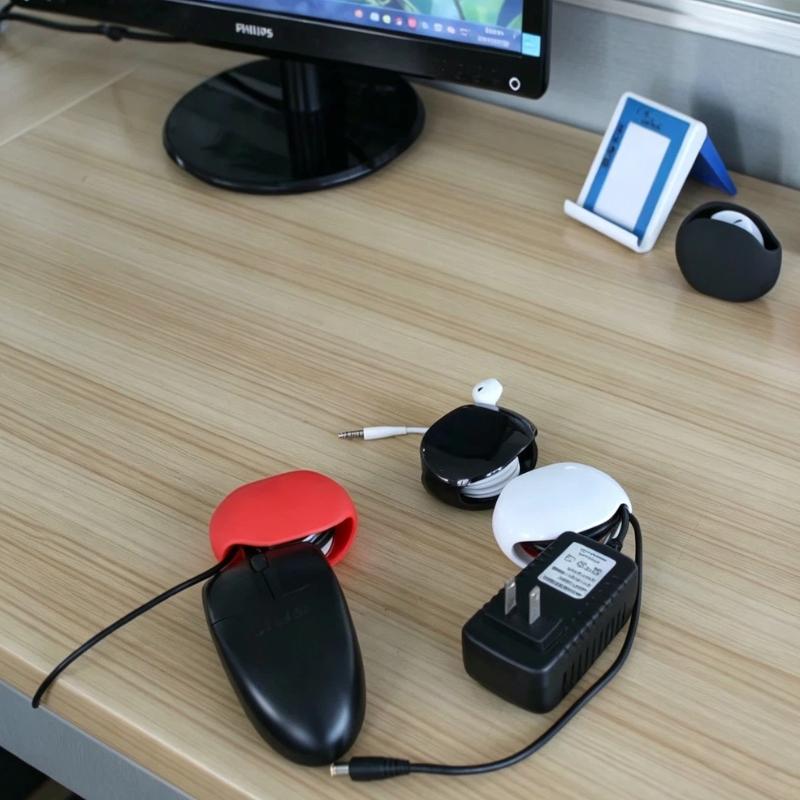 1 ks nabíjačka čítačky s výsuvným káblom, organizér na káble, automatický navíjač káblov pre slúchadlá, USB káble