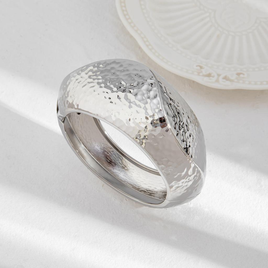 Exaggerated Metal Glossy Wide Bracelet Bracelet Fashion Knock Pattern Faceted Spring Buckle Bracelet