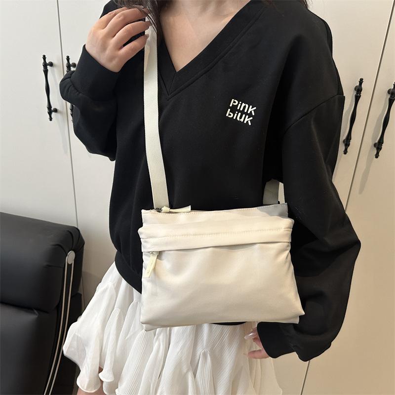 Lightweight Casual Messenger Bag Personalized Sports Mobile Phone Bag Women's Japanese Versatile Anti-splashing Small Square Bag Simple Shoulder Bag