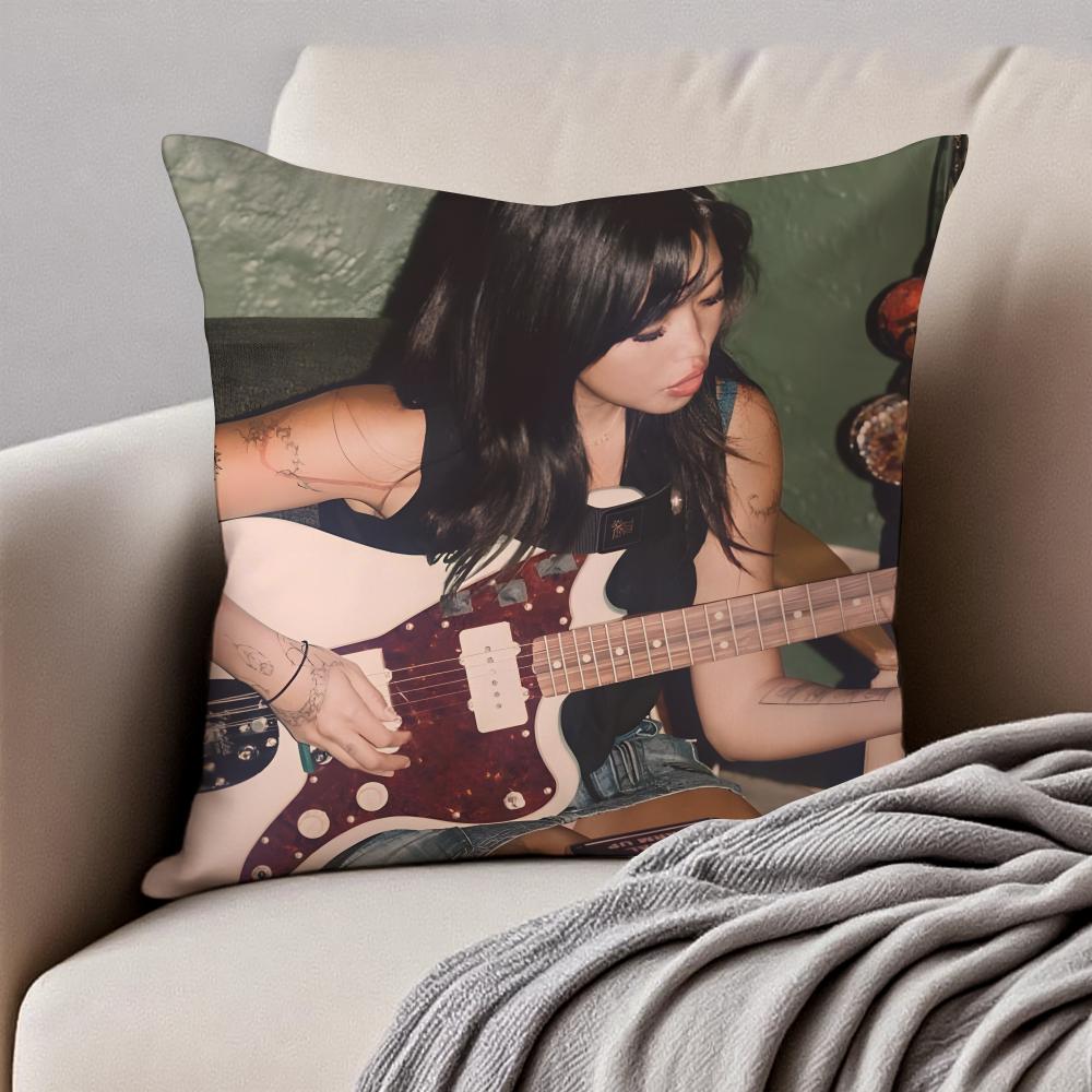 BBeabadoobee Cushion Cover Pillowcase Antidustmite Invisible Zipper Short Plush Sofa Cushion 30X30cm