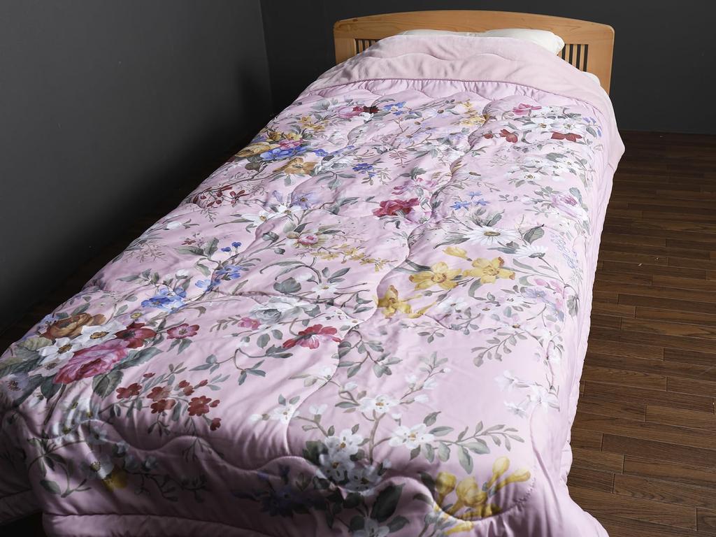 Romance Kosugi Synthetic Quilt, Pink, V&A (Victoria and Albert Museum) William Kilburn