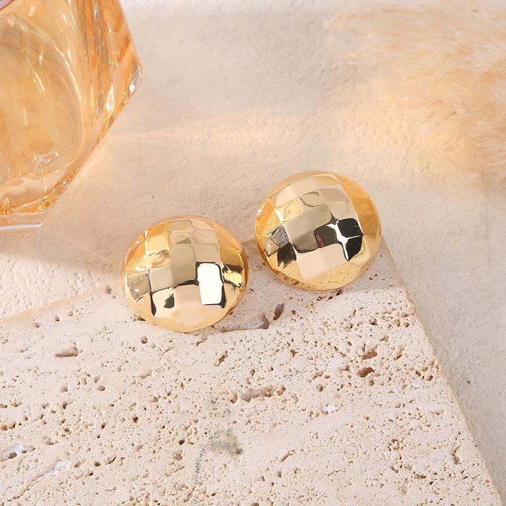 European & American Geometric Gold Accented Pearl Earrings – Retro Polished Round Design золотой
