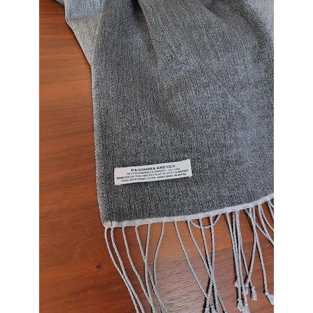 Used FRAME Handling Cashmere Silk Herringbone Scarf Pashmina Gray