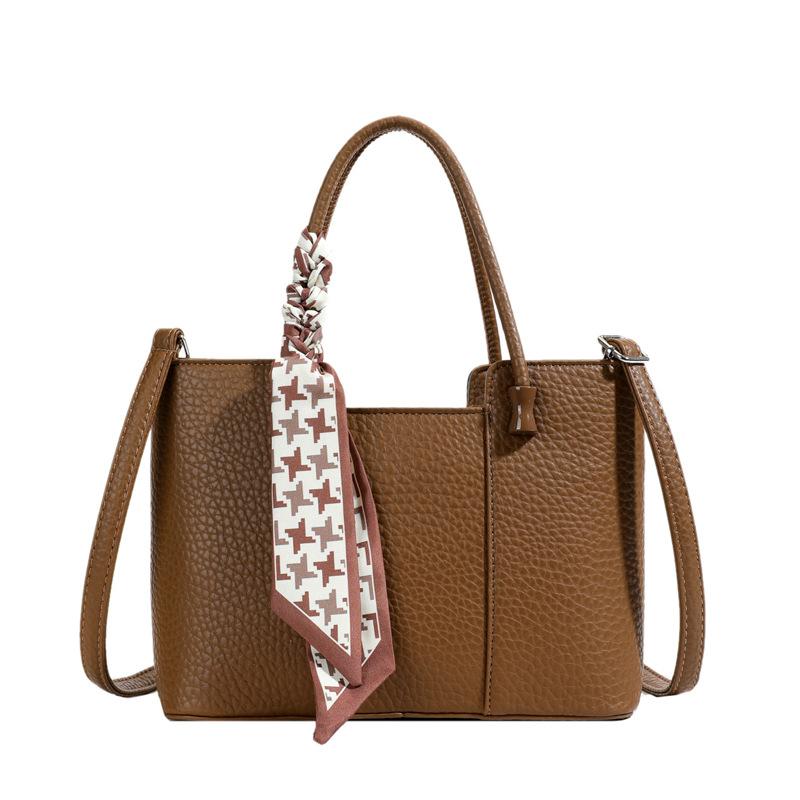 Portable commuter bag, women's 2025 new trendy Korean tote bag, premium foreign style messenger bag, shoulder bucket bag.