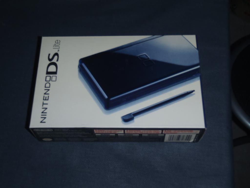 Nintendo DS Lite Enamel Navy (Discontinued)