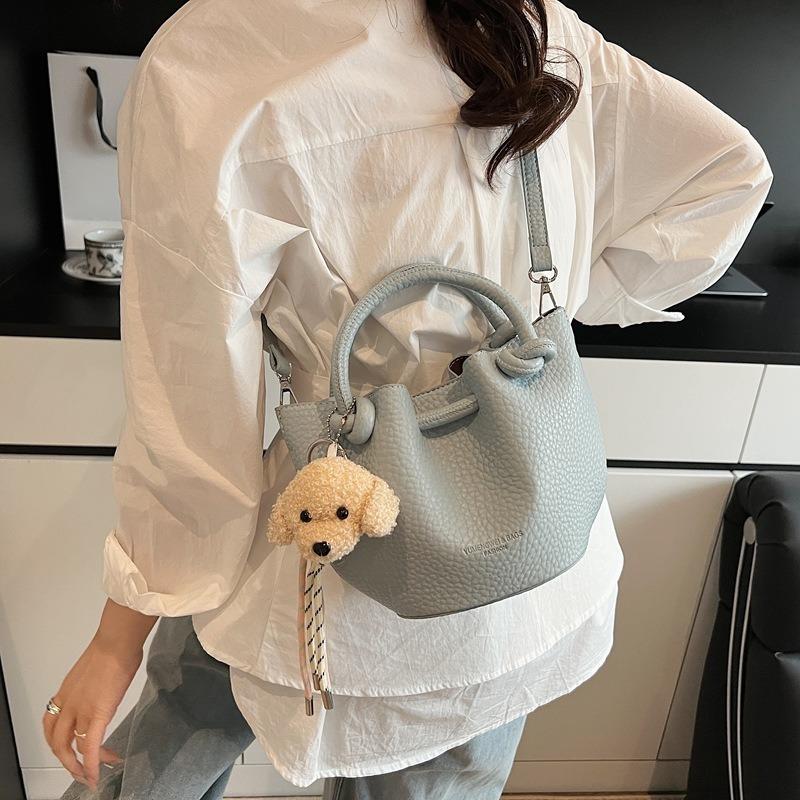 Spring and summer retro high-end bag women's new fashion versatile messenger bag portable bucket bag