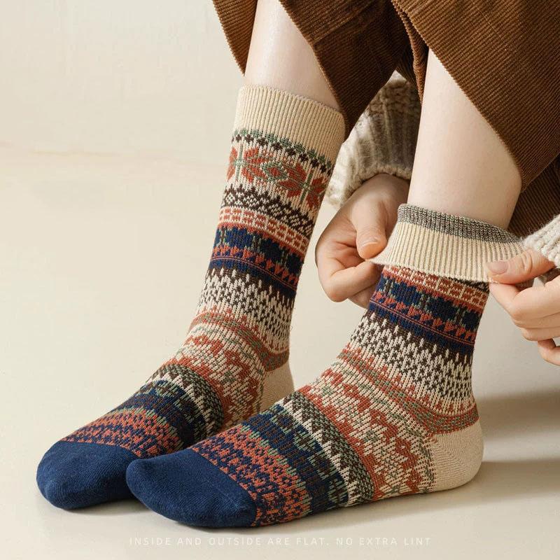 Retro National Style Embroider Flower Socks Women Trend Streetwear Knitted Middle Socks Female Autumn Winter Chic Contrast Socks