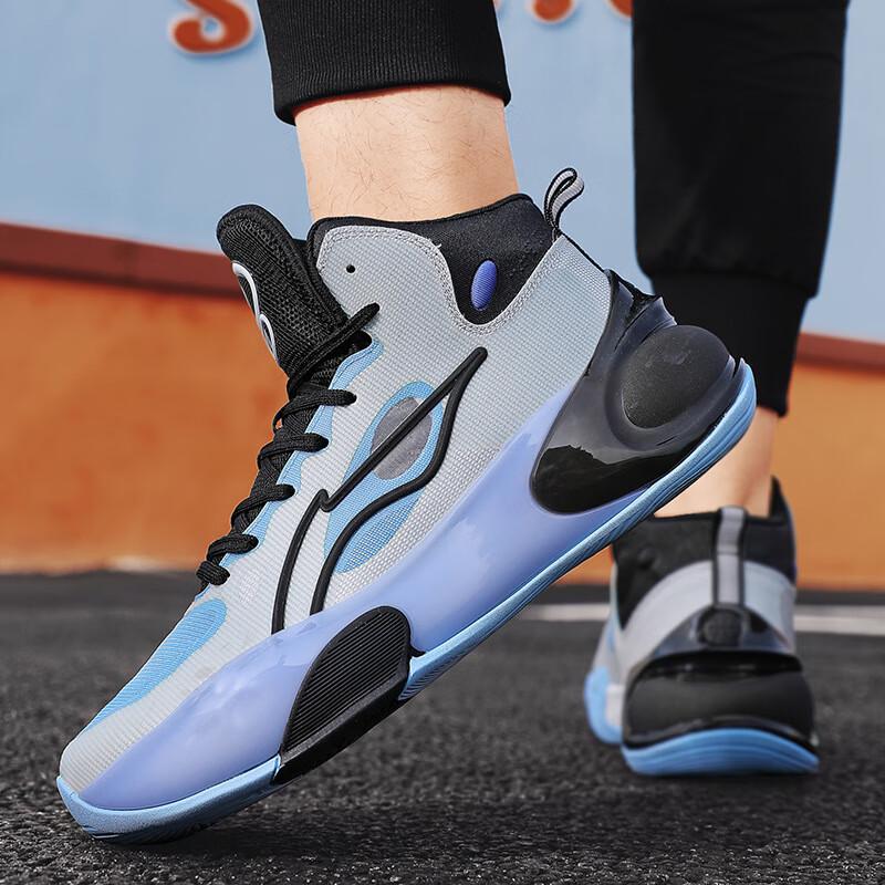 

Высокие баскетбольные и футбольные кроссовки 36-45