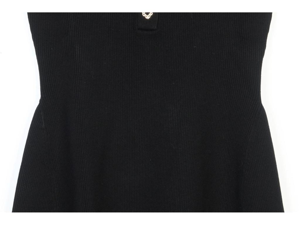 2025 Early Spring French Style Black Slimming Knitted Dress with Round Neck & Short Sleeves