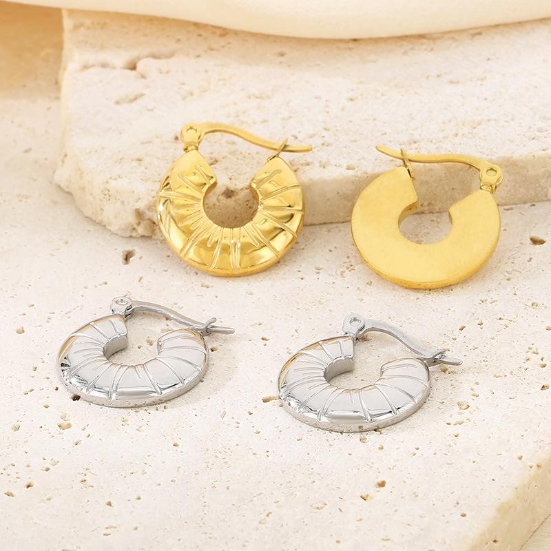 18K Gold U-Shaped Shell Pearl Stainless Steel Stud Earrings with Textured Design