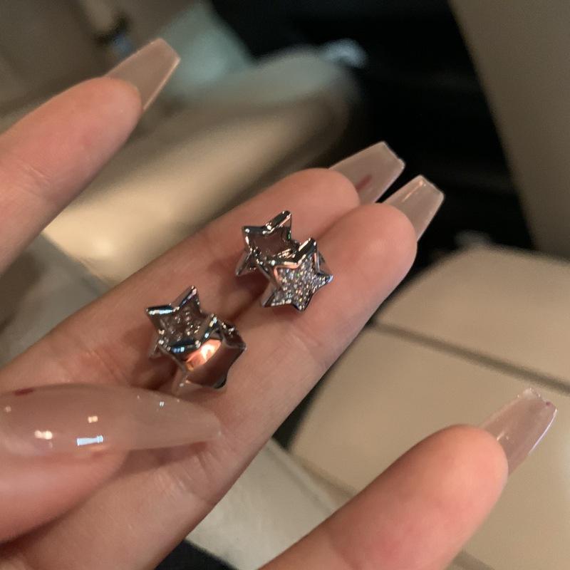 Korean Version of Retro Earrings, Cold Wind Temperament, Ear Jewelry, High-end Sense, Niche Design, Stud Earrings, Women