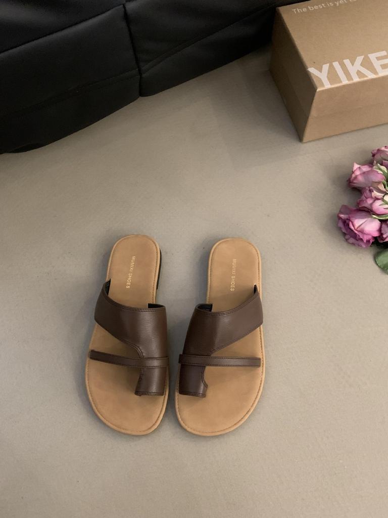 Korean Version of Retro Toe Slippers Women's Summer Wear 2025 New Niche Flat-bottomed Soft-soled Beach Sandals