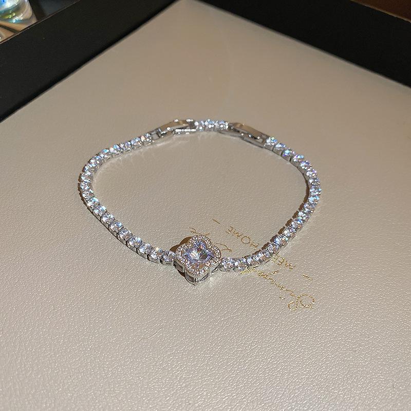 Pink Diamond Zirconia Starburst Flower Bracelet: Trendy, Luxurious Jewelry with Unique Design.