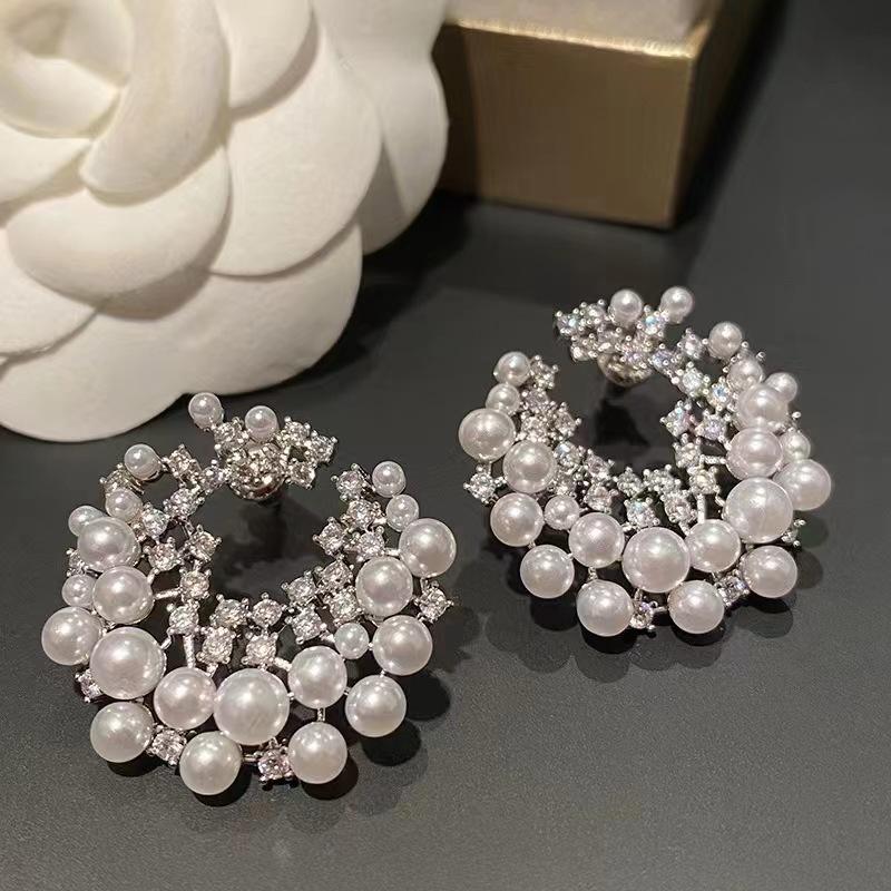 New Fashion Earrings Trend Unique Design Pearl Flash Zircon Irregular Round Stud Senior Jewelry Wedding Party Gift