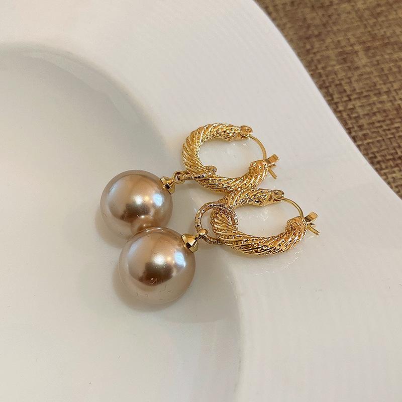 European and American metal twist geometric pearl ear buckle personalized design earrings retro earrings