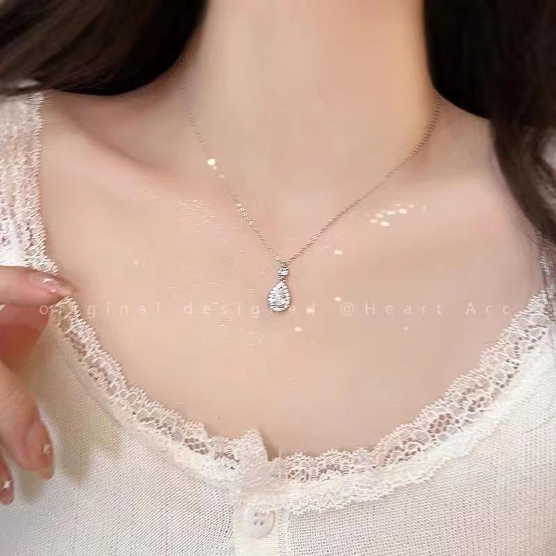 Zircon Water Drop Pendant, Women's Exquisite and Small Beauty Tears Necklace, Niche Design, Collarbone Chain, High-end and Exquisite