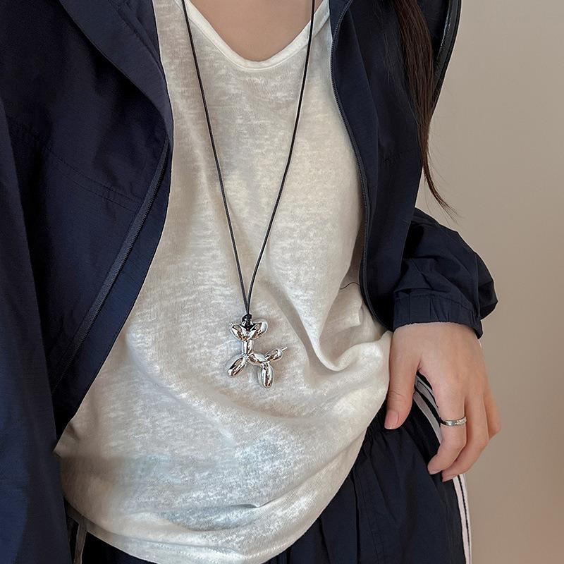 Brushed water drop love pendant, pull-out necklace, simple and high-end sweater chain, niche cold wind necklace jewelry