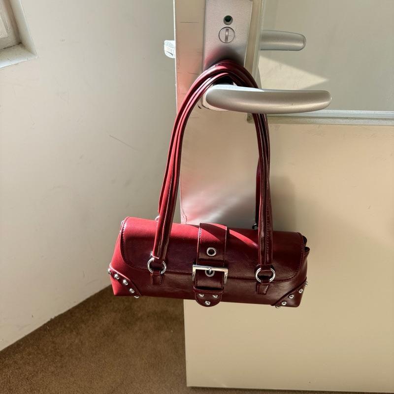 

Zhao Ruth retro rivet saddle bag women s niche design texture locomotive bag autumn and winter atmosphere armpit bag Length 28cm - width 9cm - height 14cm червоний