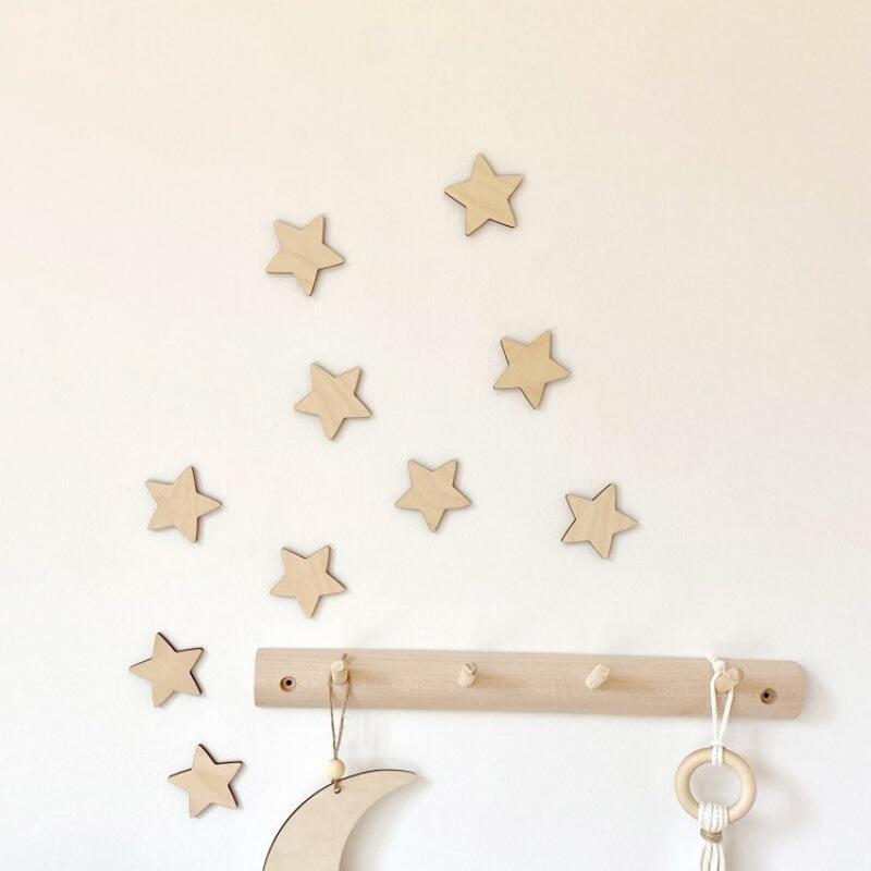 

В наличии наклейки на стену в скандинавском стиле «Луна и звезды» для украшения детской комнаты