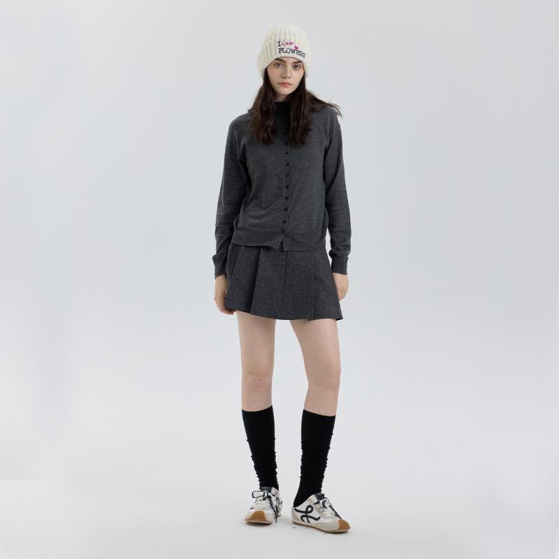 E letter thickened knitted hat men's and women's autumn and winter versatile windproof wool hat indoor and outdoor ear protector pullover hat