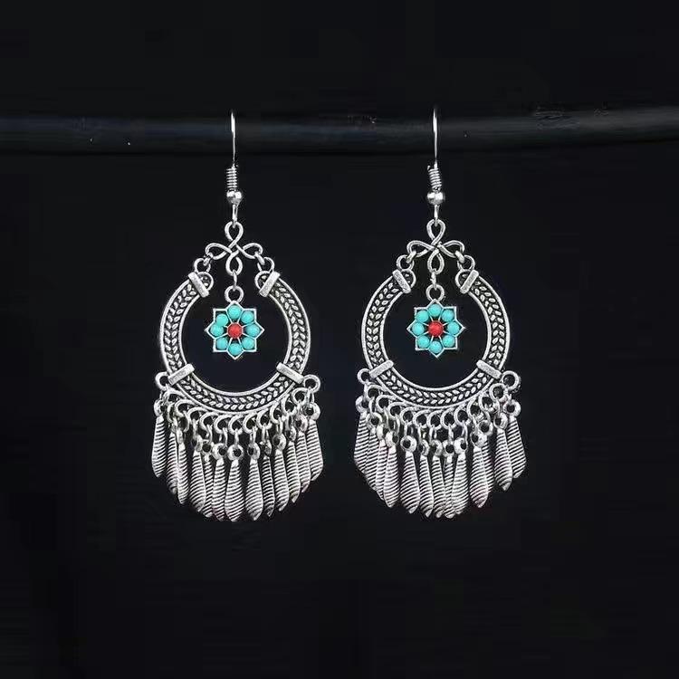 Vintage Bohemian Earrings Female Pop Versatile Fringed Earrings Minority Wind Leaf Ear Jewelry