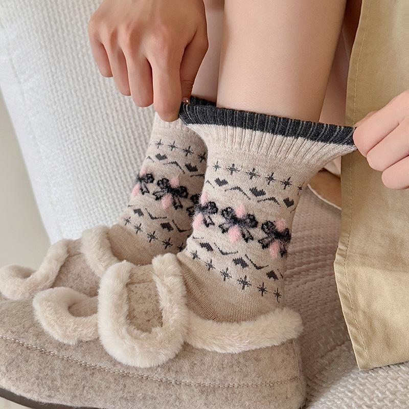Women's Autumn and Winter Warm Cloud Fleece Bow and Fleece Wool Mid-calf Socks for Home Warmth Bow Postpartum Socks