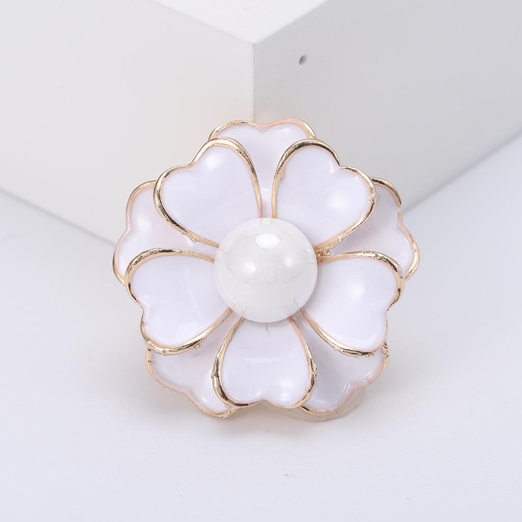Elegant Enamel Camellia Brooches for Women Unisex Pearl Plant Pins Event Party Backpack Luxury Gift Decoration Clothes Accessory