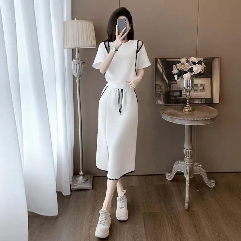 Set Chic European de Vară cu Umeri Goali și Două Piese: Fustă midi casual pentru femei, cu efect de întinerire, cu mâneci scurte