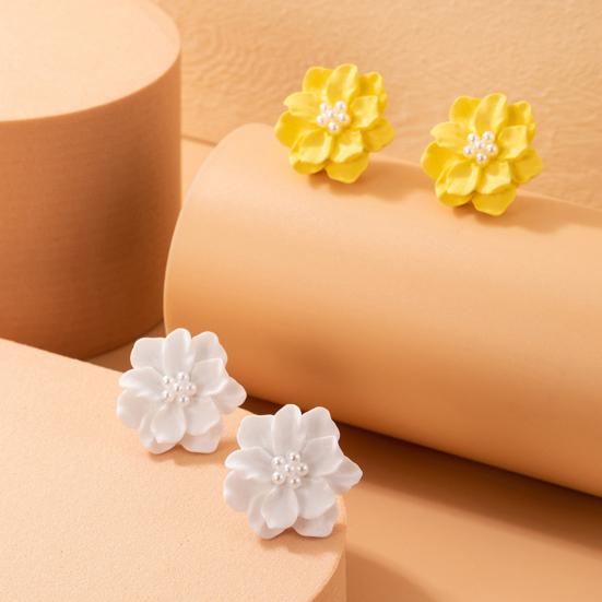 1 Pair Stud Earrings Anti-allergy Decorative Exquisite Temperament Hyperbole Flower Faux Pearl Earrings for Dating