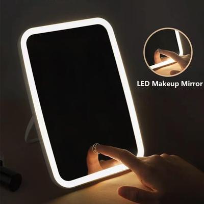 Make-up nástroje a doplňky – Kosmetická zrcátka s osvětlením