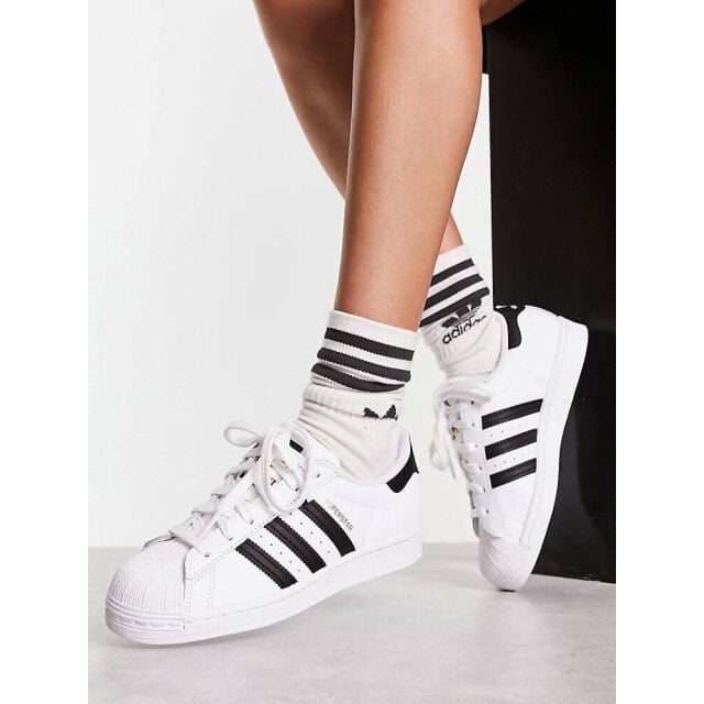 

Черно-белые кроссовки adidas Originals Superstar