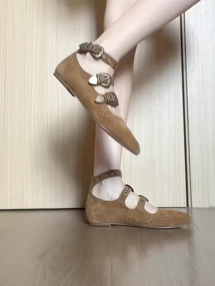 

Sheepskin~ inner height increase fashion rivet pointed belt buckle Mary Jane shoes women s 2025 new retro versatile single shoes 40 коричневый