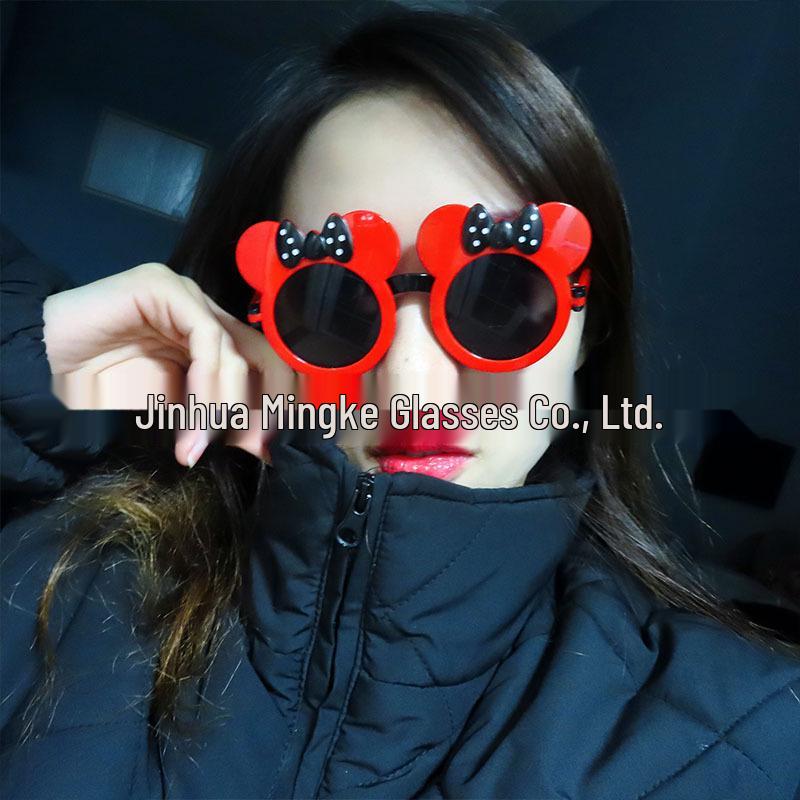 Personalisierte Cartoon-Sonnenbrillen für Abschluss- und Geburtstagsfeiern