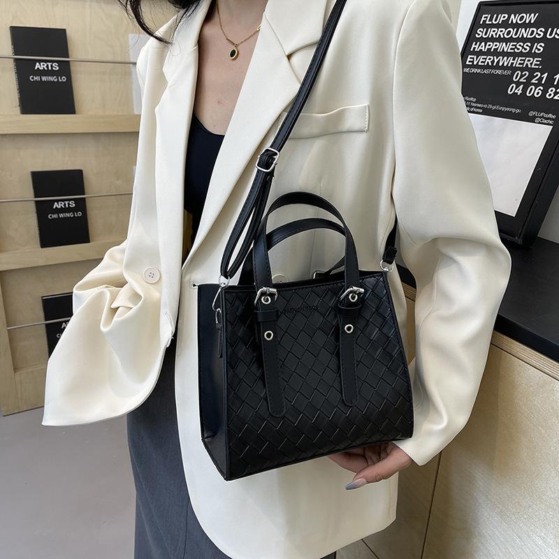 Large Capacity Bag Women's New Style of Texture and Fashionable Work Simple Commuting Bag One Shoulder Small Square Bag Trendy
