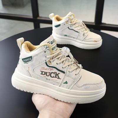 Jungenschuhe neue Frühling und Herbst Kindersportschuhe lässige Board-Schuhe mittelalte und ältere Kinder Trendmarke Winter High-Top kleine weiße Schuhe