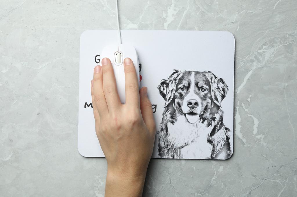 Berner Sennenhund - Mauspadd mit Aufdruck, personalisiertes Mauspadd mit Hunde-Motiv, einzigartiges Gadget für einen Büroangestellten von der Marke Art-Dog