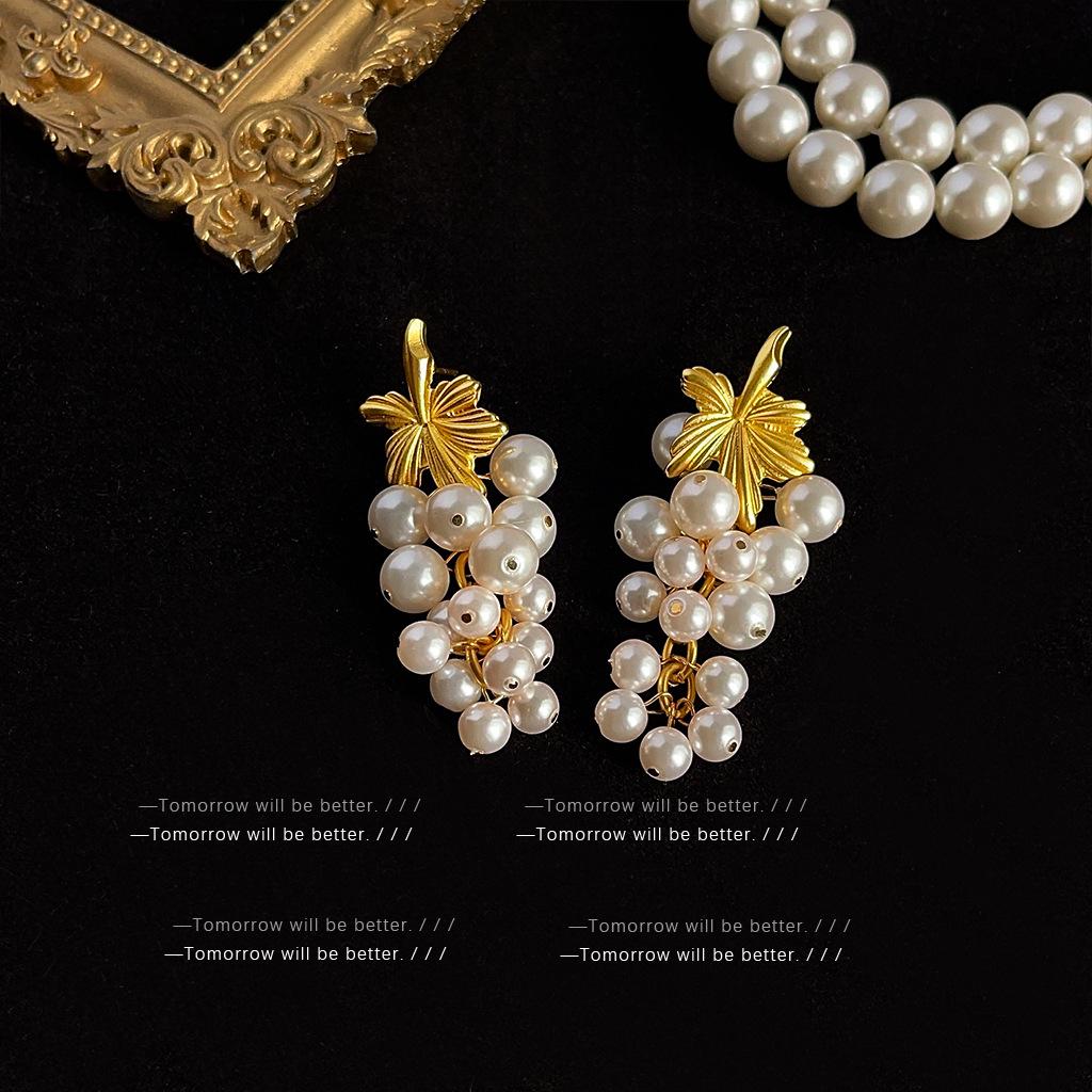 Mid-Century Vintage Stud Earrings: Trendy Literary Style in Light Luxury Fashion