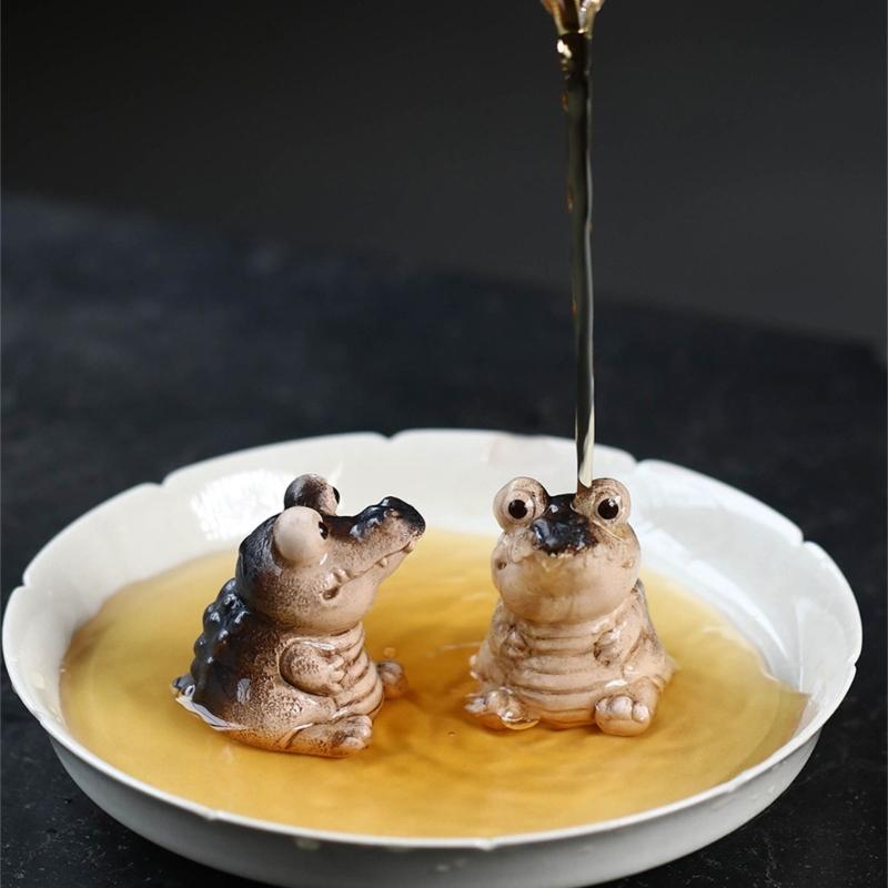 Exquisite Resin Tea Pet Elegant Tea Pet Sculpture Perfect for Tea Shops
