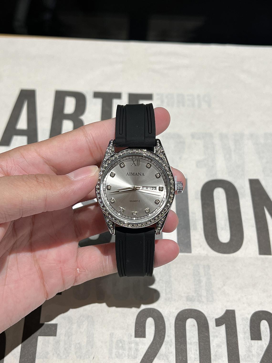 

elegant silicone band watch for unisex Yes