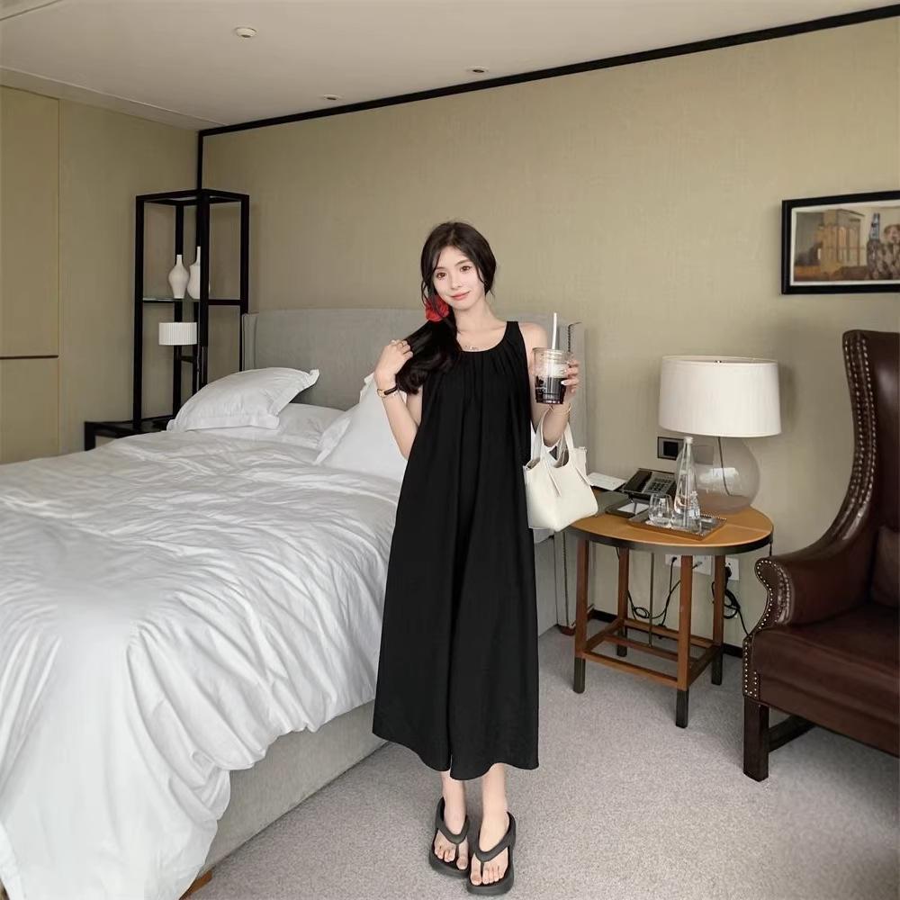 2026 Women's Summer French Backless Sleeveless Pleated Sling Dress