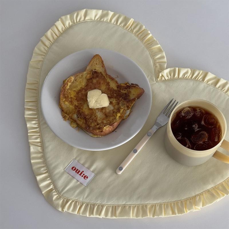 Spitzenherzförmige karierte Untersetzer Niedliche Stoffuntersetzer Schmuck Hitzebeständig Hitzebeständig Hängende Unterlage Küche Schreibtischmatte