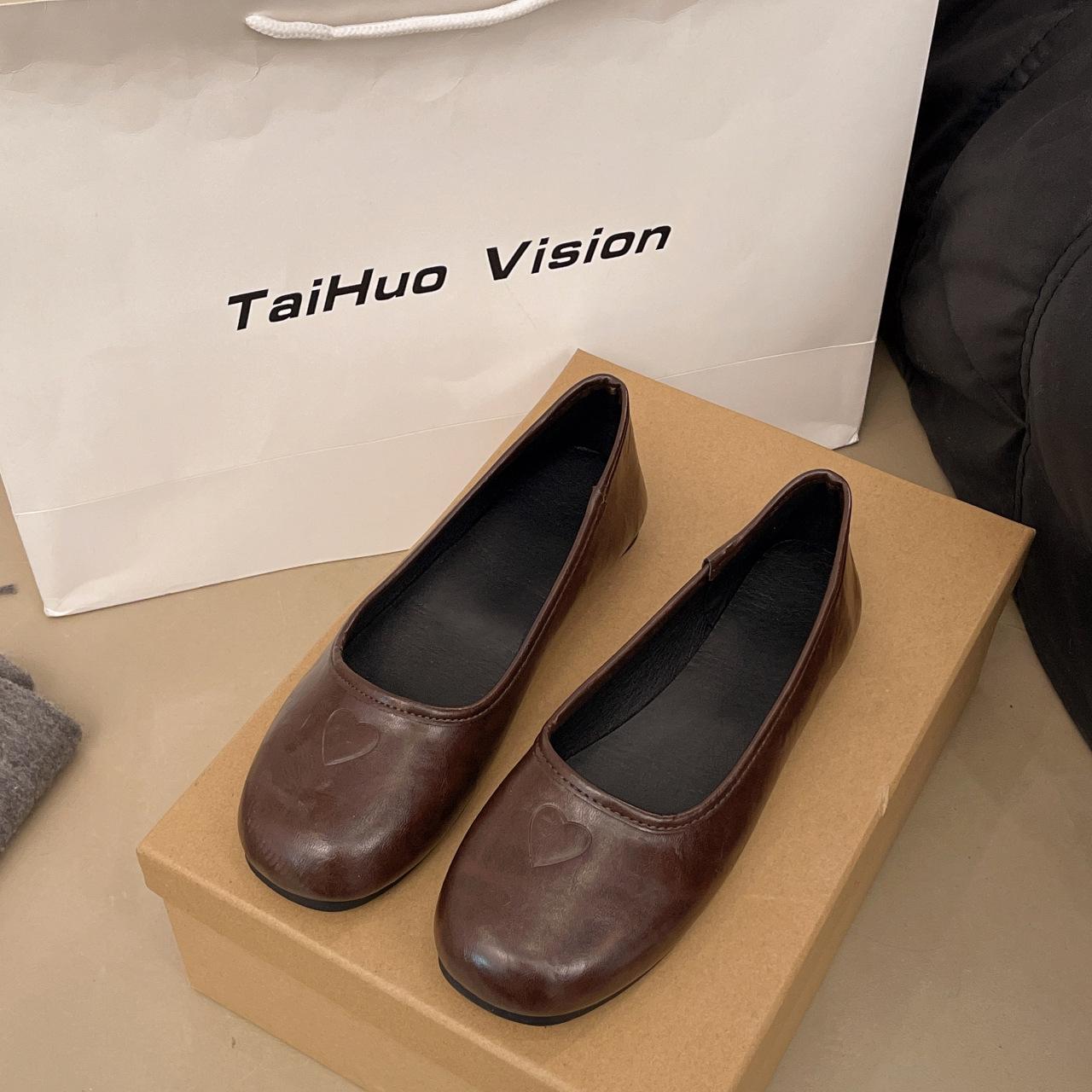 

Fashion 2025 Spring Women s Slip-On Vintage Flats Shallow Mary Janes Soft Sole Comfortable Casual Shoes for Daily Wear Heart Embossing 35