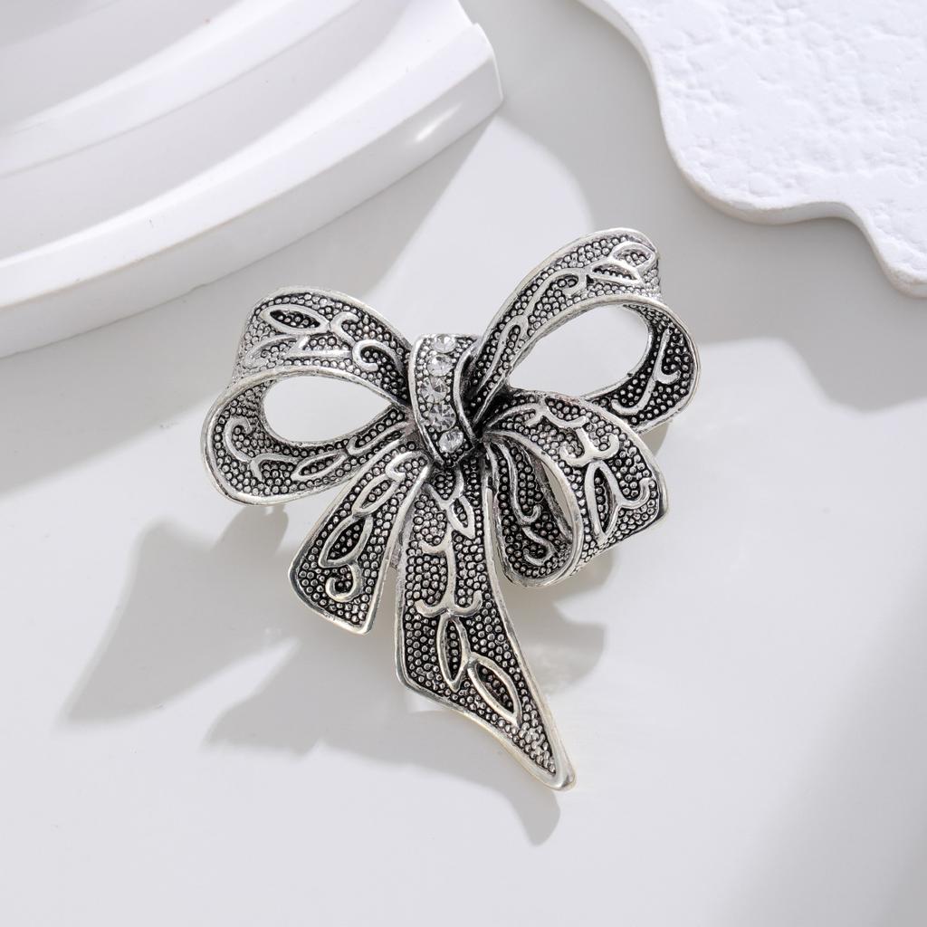 Trendy Female Crystal Bowknot Brooch Luxury Jewelry Brooches for Women Charm Pin Dress Coat Accessories Corsage