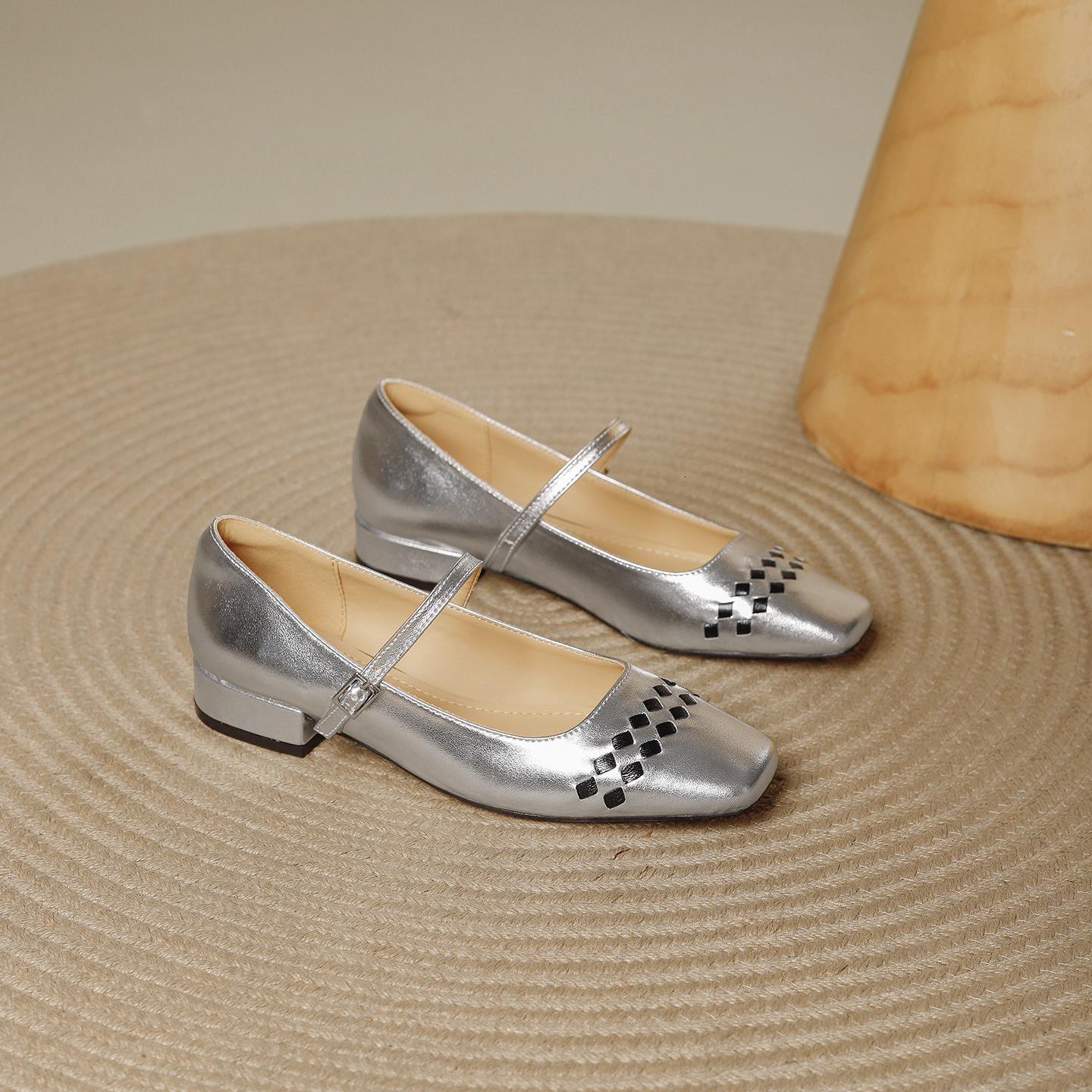 

French silver square head single shoes women s low heels autumn 2025 new one-word buckle versatile Mary Jane high heels 40 серебряный