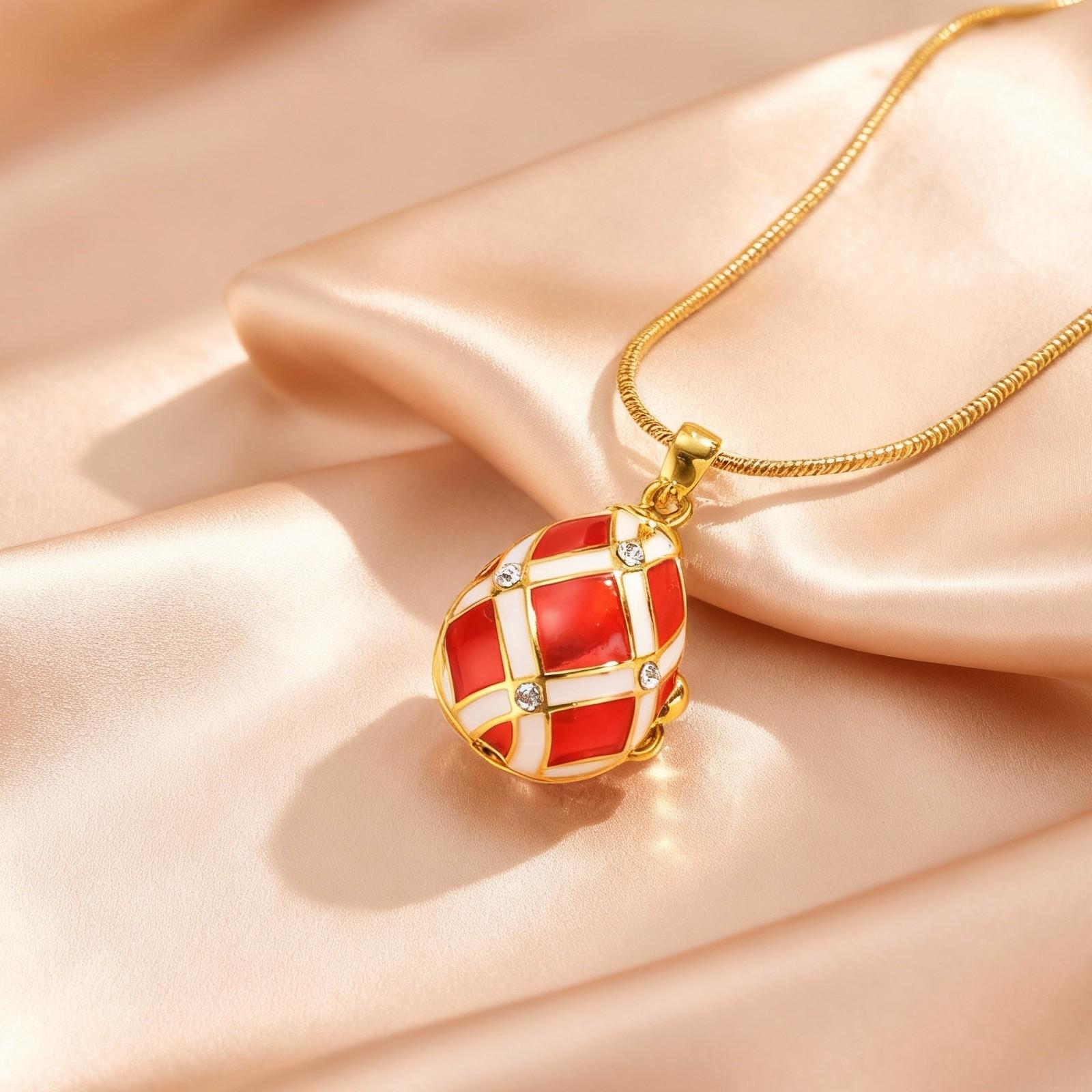 

Vintage Enamel Colorful Easter Egg Pendant Necklace Eggshell Locket Openable Charm Necklace Fashion Jewelry Party Gift for Women