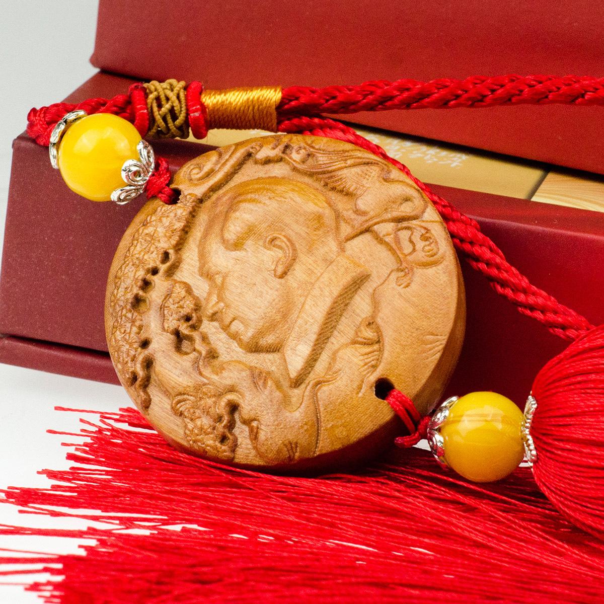 Relief type natural peach wood Mao Zedong car pendant decoration rearview mirror