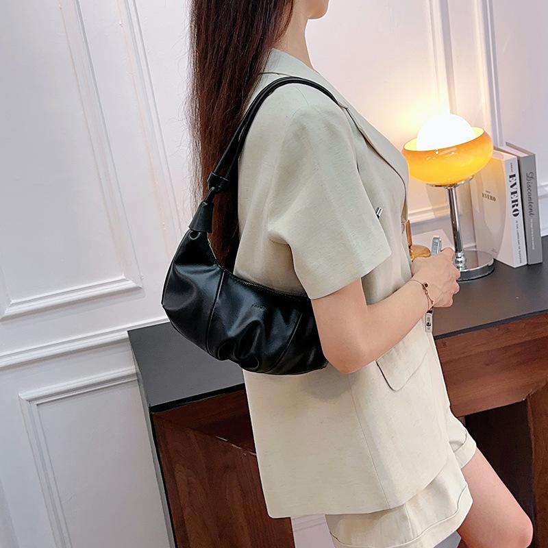 High-end and Trendy Croissant Croissant Bag, Versatile for Daily Use, Casual and Simple Crossbody Bag Casually