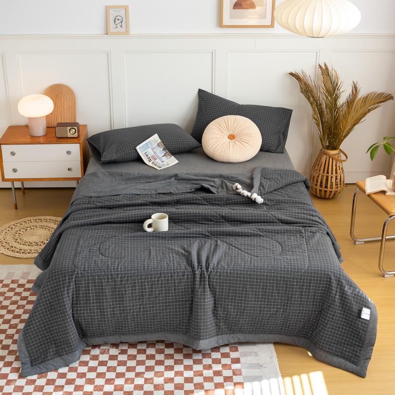 Light Luxury Simple Plaid Quilt Summer Lightweight Comforter Machine Washable Soft Comfortable Breathable Can Sleep Naked