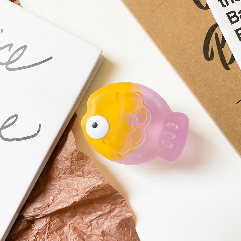 

Three Dimensional Small Fish Phone Airbag Bracket With Contrasting Colors Cute Back Sticker Stretchable Niche Creative Ring Buckle Adhesive