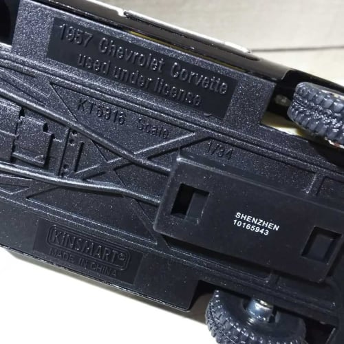 KINSMART134 Chevrolet Corvette 1957 Black Pullback Diecast Car